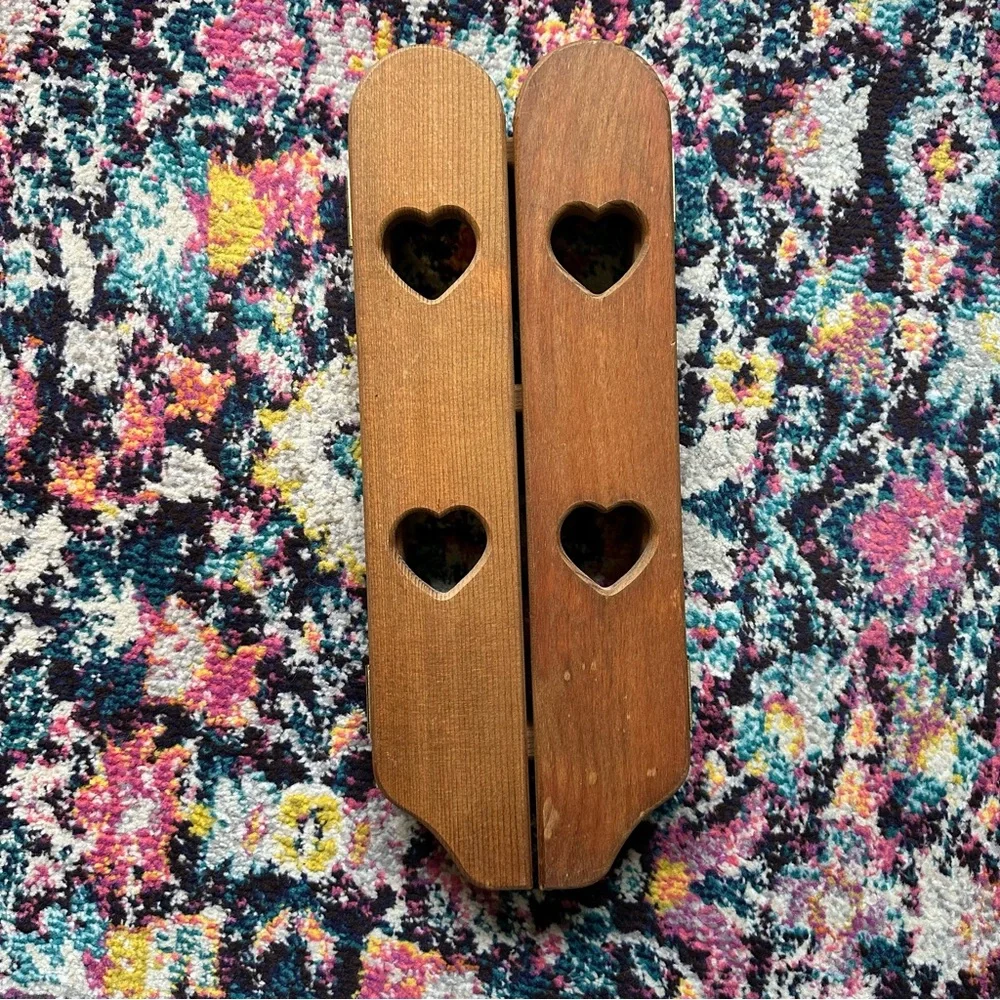 Vintage Wooden Heart Motif Double Door Wall Shelf Brown Cottagecore Grandmacore - Picture 8 of 8